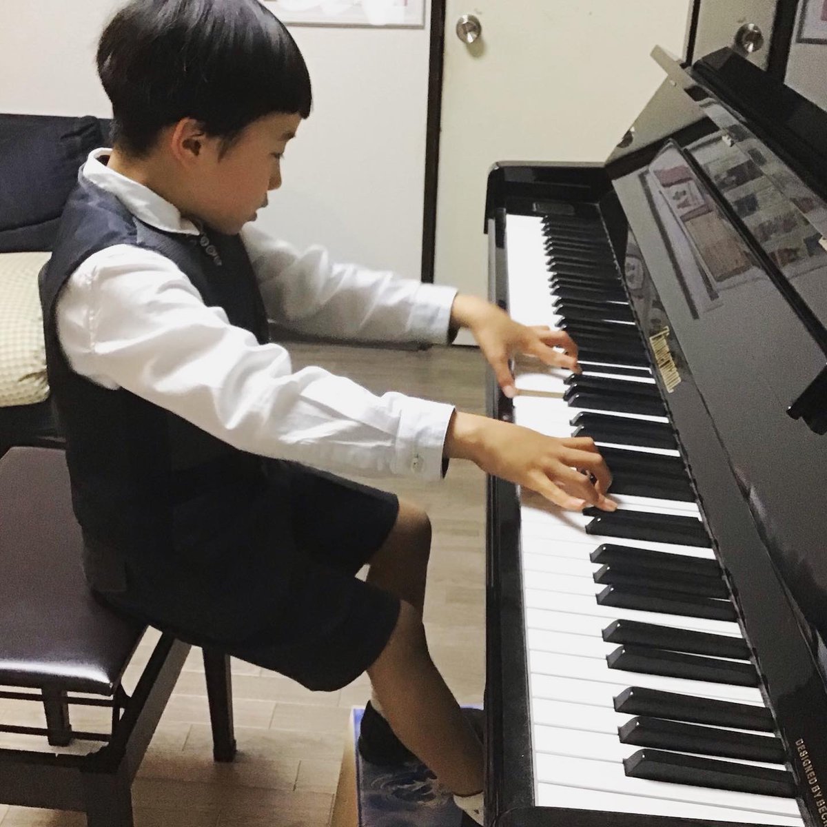 アラタップ 04 11 ピアノの発表会が中止になりました 家で ミニミニ発表会をしました お姉ちゃんのドレスとネクタイは おばあちゃんが作ってくれました クログルスキ ショパン風マズルカ Jozefkrogulski Mazurekaalachopin ピアノ 連弾