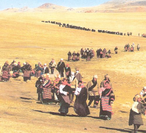 Exactement le même nombre que d& #39;années d& #39;errance avant la Terre Promise, le même nombre de jours que Jésus au désert, et avec la même signification de longue épreuve, la vie sur terre avant la délivrance.