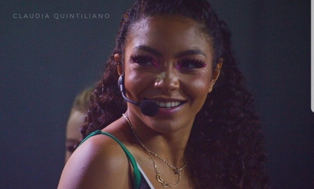 anyaelin's tweet photo. oi any só queria te agrader por vc ser essa pessoa iluminada q smp deixa os meu dias mais felizes com apenas um sorriso.
eu te amo tanto e espero que cresça e conquiste o mundo
continue sendo essa pessoa maravilhosa q conquista todo mundo com o seu jeito de ser
t amo
#loveforany https://t.co/sH07S2Mj8J