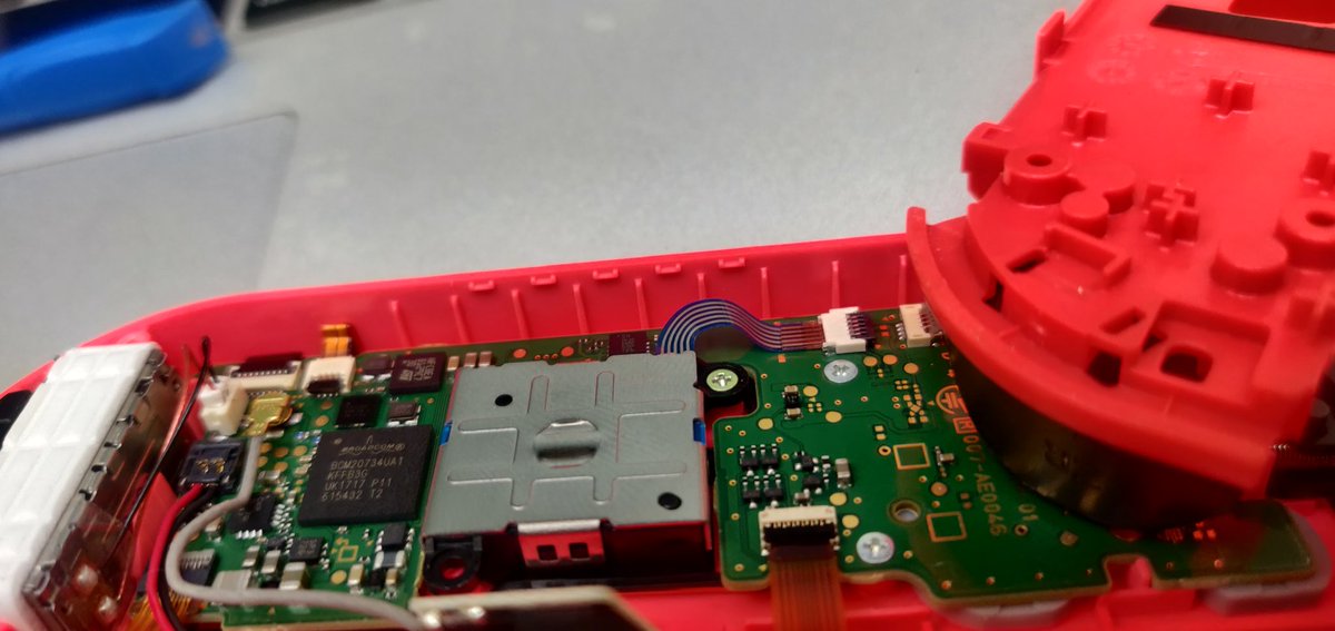el_xu4n's tweet photo. Pues las guías de @iFixit me ahorraron estarme peleando con #Latamel ...
:D https://t.co/5T5hSyU7Fs