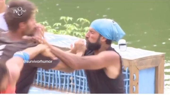 Yasin 50 de vuruluyo 51 de ölüyo. Yediğin dondurmalar yarasın Barış  #survivor2020