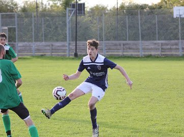 FcStretham's tweet photo. Usually sombrero flicks are associated with Neymar, Okocha, Ronaldinho but come down  and watch this lad to save you a flight to Paris. #SombreroKing #WhiteNeymar https://t.co/8a6kxYry6G
