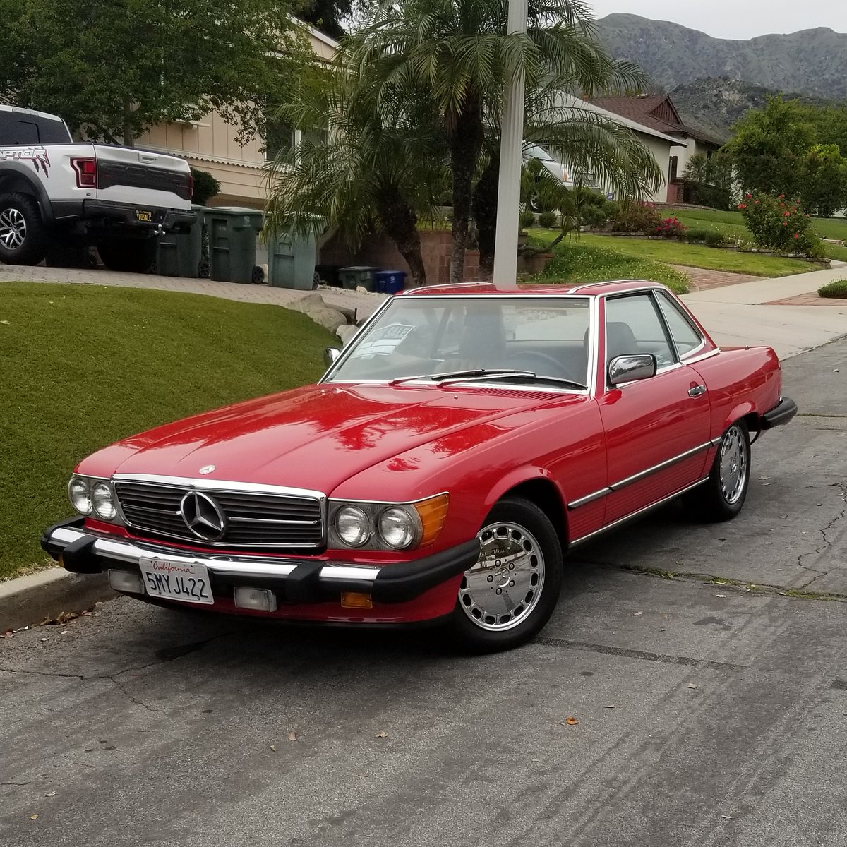 cargueone's tweet photo. Pretty clean #mercedes #sl560 for sale. Saw it on my daily walk. https://t.co/OyOPqmgzZG