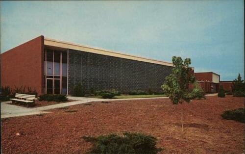 DesolateCards's tweet image. Municipal Building, Farmington. New Mexico.