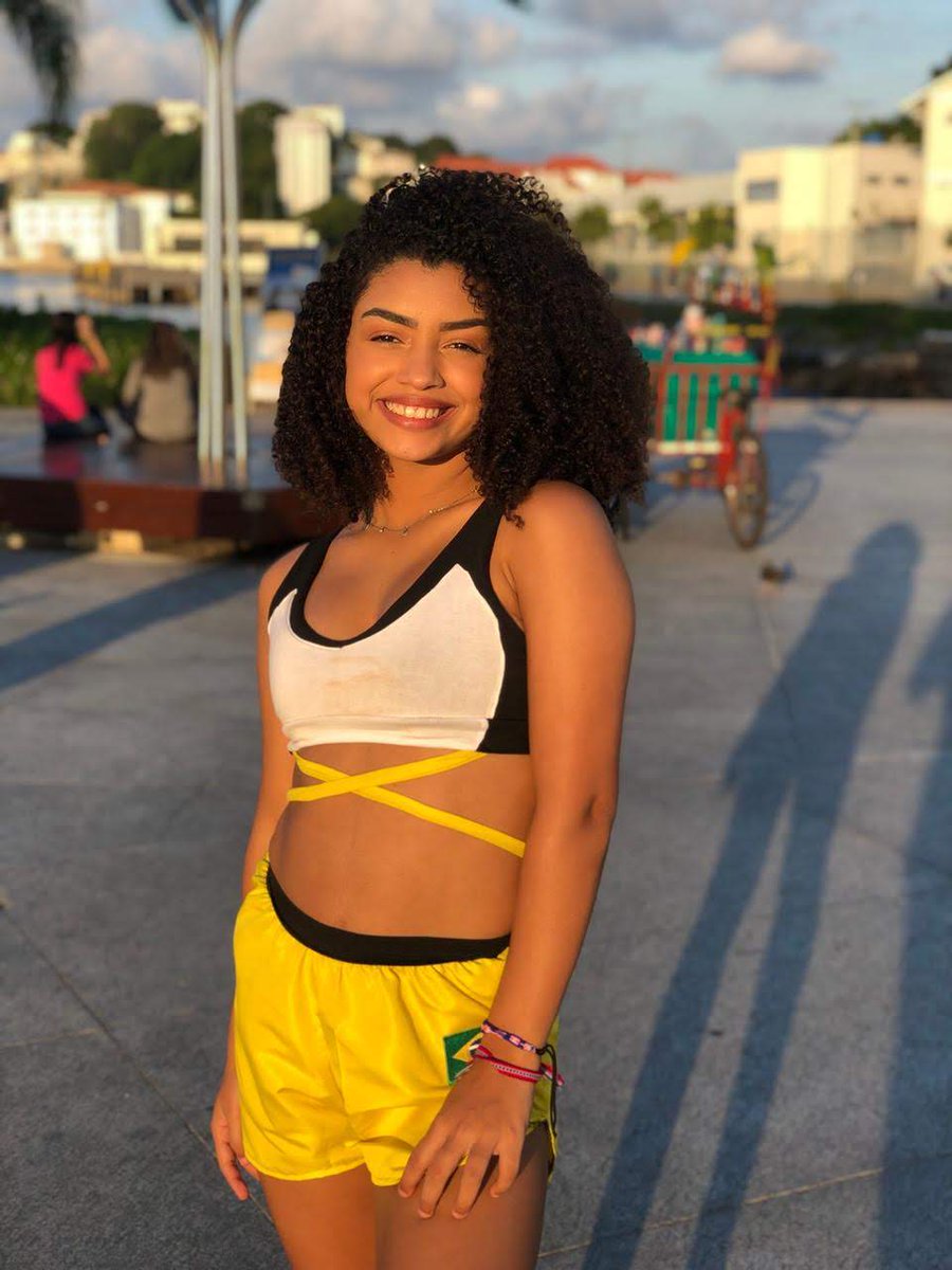 urreaicon's tweet photo. 𝐀𝐧𝐲 𝐆𝐚𝐛𝐫𝐢𝐞𝐥𝐥𝐲 é minha inspiração de pessoa forte e batalhadora, é minha pequena grande mulher, e eu me sinto honrada todos os dias por representar essa mulher em um grupo cover, obrigada por me incentivar a seguir meu sonho 💛
× @anygabrielly ×
.
.
.
#LoveForAny https://t.co/tmSxK5YDyT