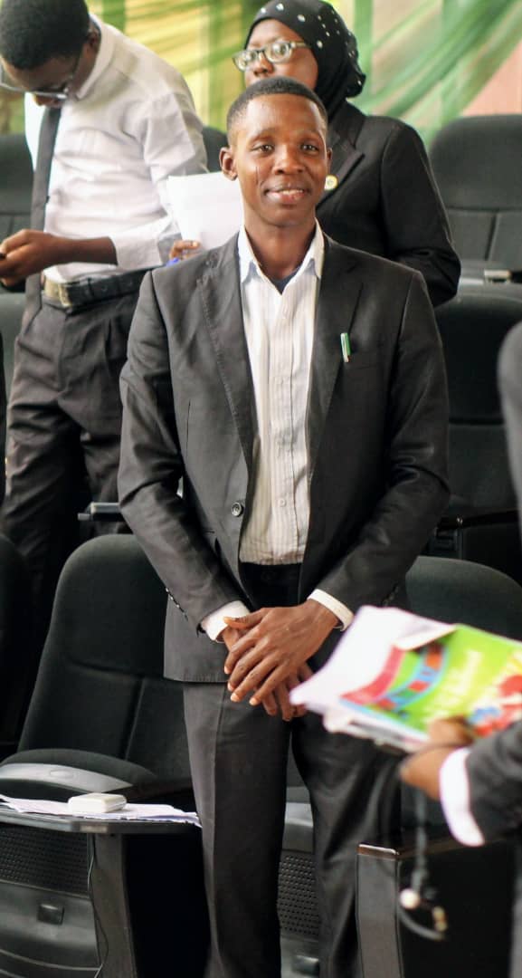 AtundeAhmed's tweet photo. Someone just said "Atunde, you are for which chamber?". Please who else doesn't know #HRC. 

#RepYourChamber https://t.co/zAOBAdzNLk