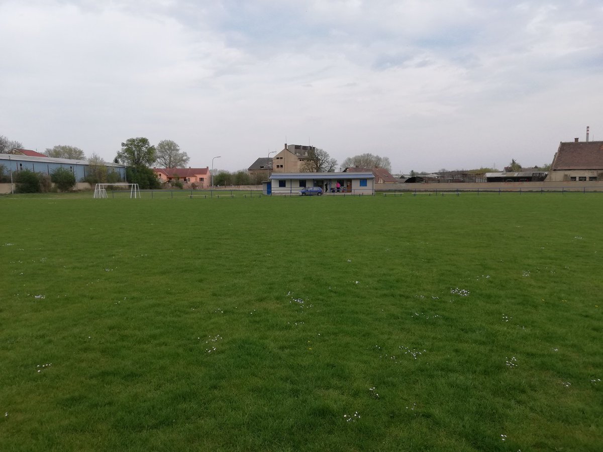 Ofslitomerice's tweet photo. Jezdíme po okrese 💪💙⚽ dále chystáme návštěvu Českých Kopist, Libotenic, Hrobců 😉#ofsltm

Bez fotbalu jsme jako 🐟 na suchu 😭 https://t.co/Kgn1EUXJJb