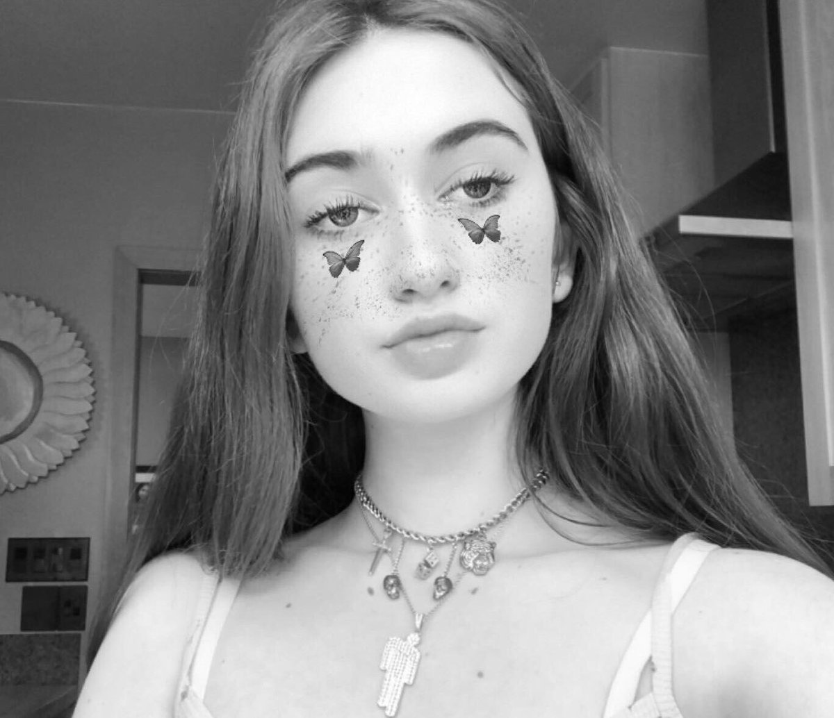 onesIippedaway's tweet image. i love this necklace omg🥺