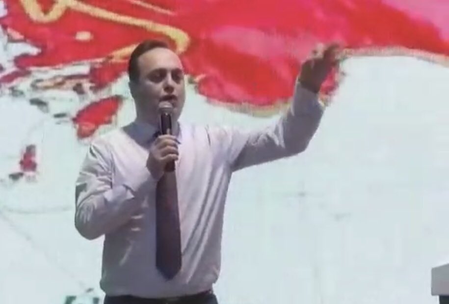 Türkiye 🇹🇷 bölünecek diyenler sadece hayal gördüler.Türkiye yıkılan Osmanlı ile en küçük sınırlara zaten sıkıştırılmıştır.Bu sınırlar Allah’ın vaadi Milli Misak sınırlarından küçüktür.Bu saatten sonra Milleti İbrahim soyuna düşen görev ancak çadırlarını genişletmek olacaktır.