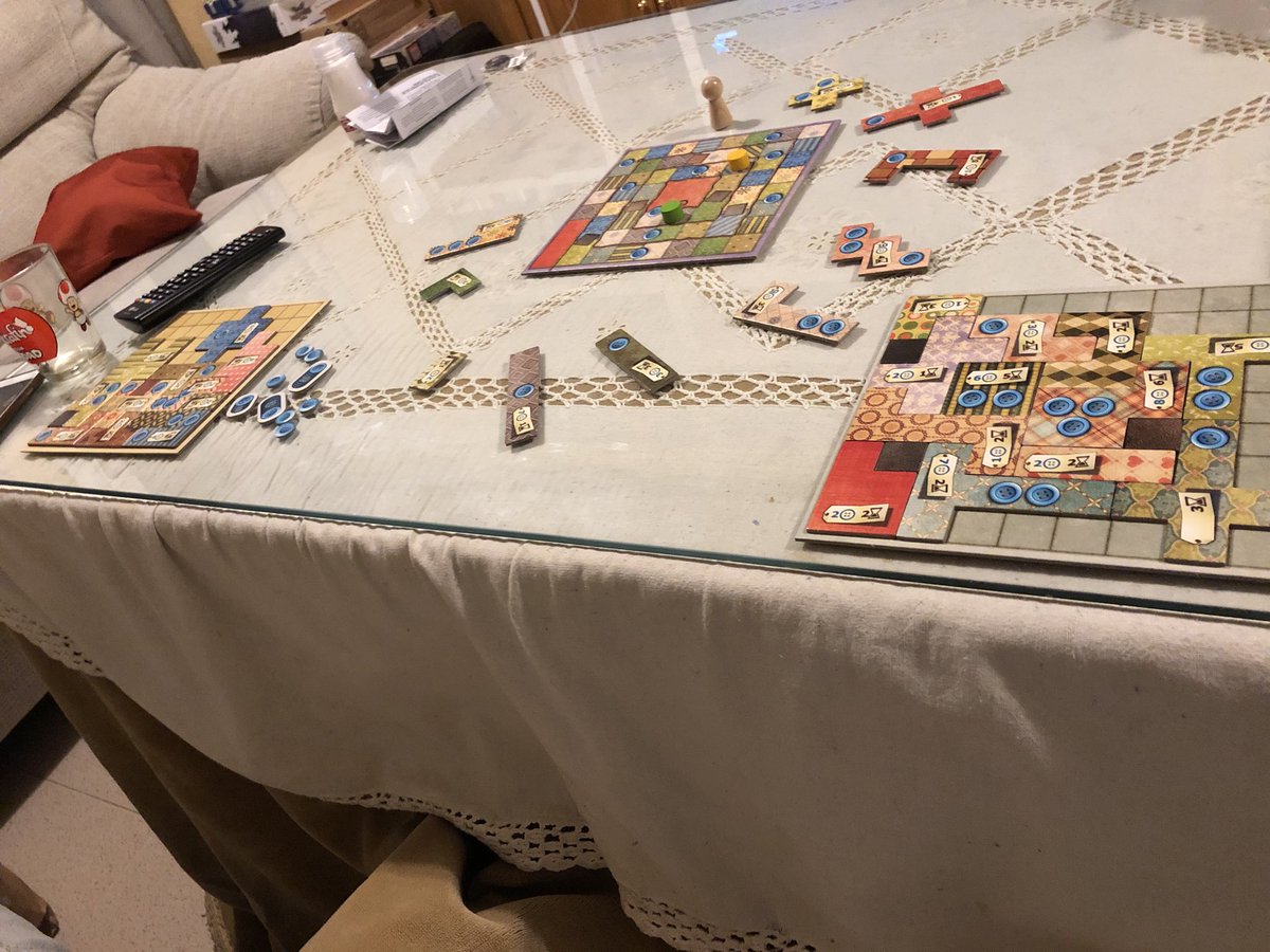 Lunatics4Games's tweet photo. Tardes de #Parchwork de ⁦@MalditoGamesES⁩ y #MansionesDeLaLocura de ⁦@FFGames_ES⁩ ¡Dos pedazo de juegos de nuestra ludoteca! Y tan diferentes entre ellos. Recomendados 100% para dos jugadores 👍🏼 #QuedateEnCasa https://t.co/7fpaIa1llS