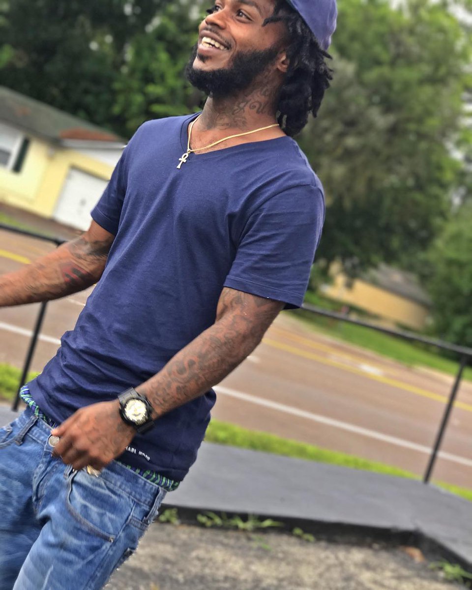 RedliveD's tweet image. Happy birthday bro @LILJUG_TCE  wish you were still here with us #LLJ #LongLiveJug #TCEnt