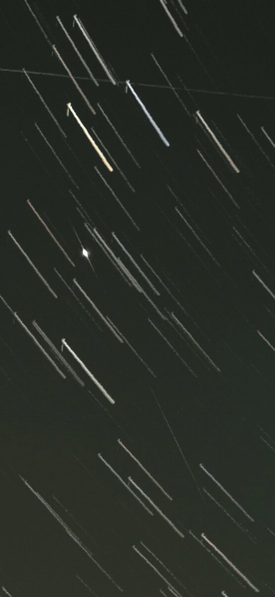 CLight70's tweet photo. @VirtualAstro could this be a lyrid taken on my phone https://t.co/aDirngSNIL