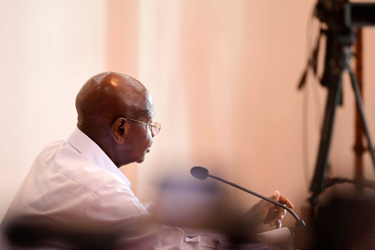 RedPepperUG's tweet photo. Pres. @KagutaMuseveni: I thank Ugandans for your cooperation in following the tough measure in place to mitigate the spread of #COVID19UG, keeping the numbers under control. Total Cases: 55, Cases Recovered: 28, Active Cases: 27
#RedPepperUpdate #COViD_19 #M7Address https://t.co/IY6l87fCBu