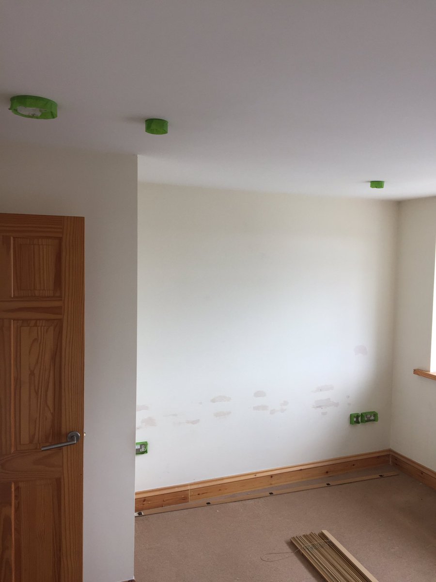 VinnarryDean's tweet photo. One plus side of this lockdown is that it gives us the opportunity to make improvements on one of the properties whilst we can’t get new tenants in. Works include a new patio, new rear path, redecoration and new kitchen worktops. 4 bedroom property in Exmouth TO LET. https://t.co/3MplSeaDaj