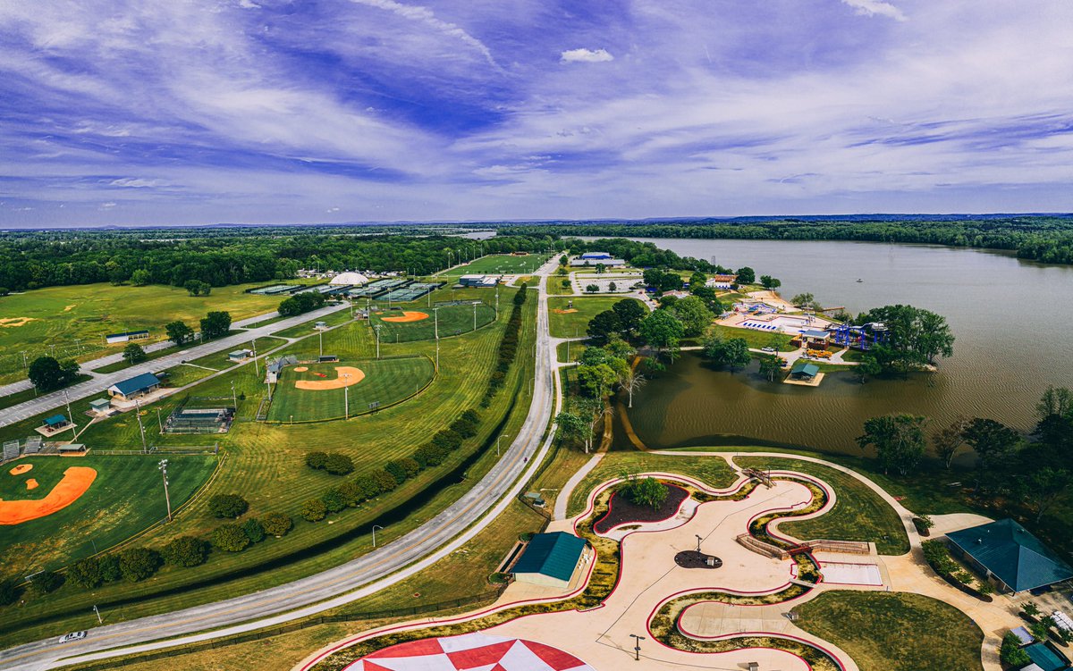 pjbrown_III's tweet photo. Parks are empty, but overflowing with memories
#COVID19 #coronavirus #socialdistancing #dronephotography #dronestagram #aerialphotography #djimavic2pro #dji #quad #FromWhereIDrone #photography #lightroom #visitDecaturAL #DRock #PointMallard
https://t.co/jCsf3ZvwGZ https://t.co/JD0pMZX6gD