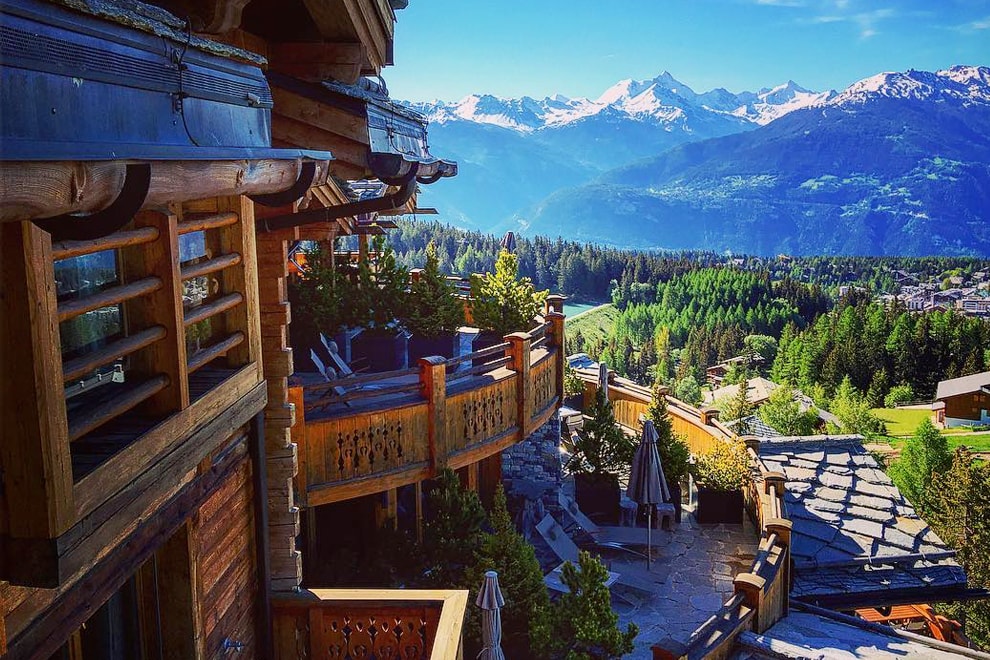 i also think a lot about le crans in switzerland where the whole point is to take to thermal baths in the middle of the mountains