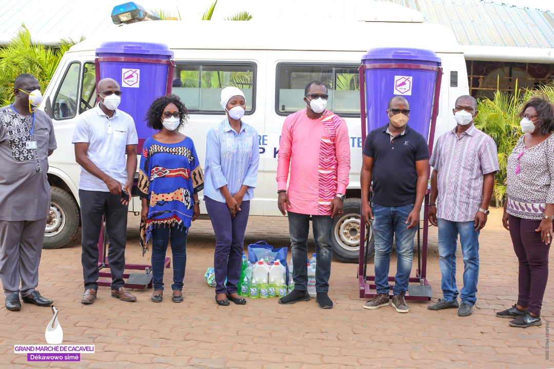 MesmerAtsou's tweet photo. Mobilisons-nous contre le #covid19.

Remise de dispositifs de lavage de mains au #SYNPHOT pour les #CHP de #KPALIME et #NOTSE.
@RFIAfrique @FRANCE24 @TV5MONDE @UNIR_GrandLome @FEGnassingbe @PresidenceTg @NovissiTG @GilbertBAWARA @AffohAtcha https://t.co/HR4raKpzCP