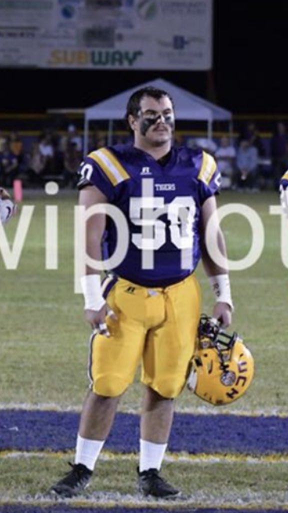 JBGodwin2's tweet photo. I’d give anything to play one more drive for the Tigers! Good Luck this year @coachthomas9577 can’t wait to see what you have in store for Tigers🐅 https://t.co/L9gUX8FpZ3