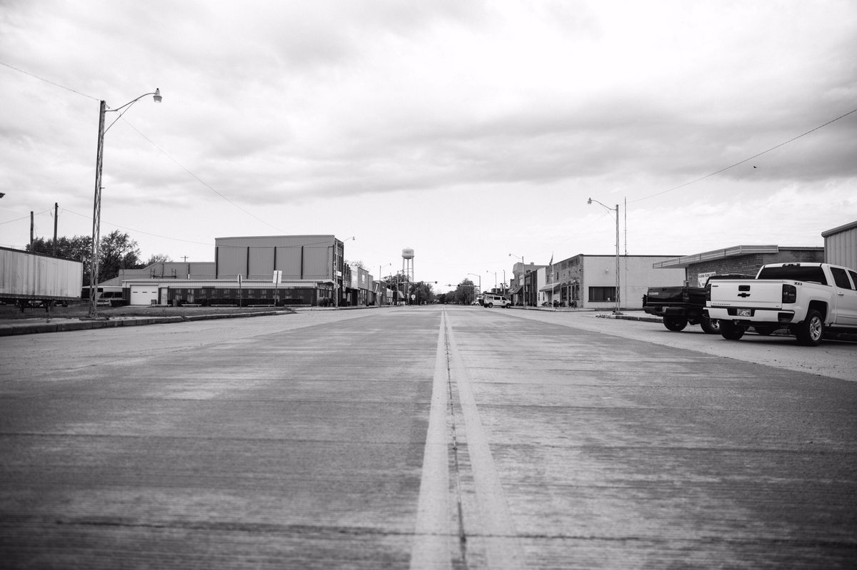 rileydacus's tweet photo. I took pictures of Easter Sunday last week. It looked different. Streets that were normally bustling were empty. People stayed in their cars instead of hugging others. And yet, they found a way to gather even while separated. It seems even when this world stops, God keeps moving. https://t.co/GM6nUQmsPC