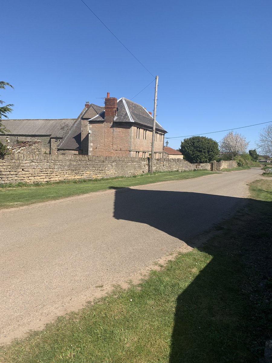 FranPlatts's tweet photo. Decent Sunday #nicebake #lanesidetidyup #sun #bluesky #notraffic #littlethings โฅ๏ธ https://t.co/Xe8Xy9JRfE