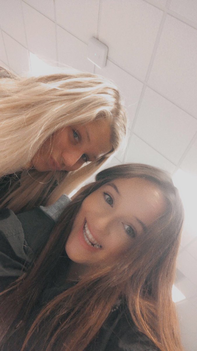 SaydeViau's tweet photo. Happy 18th to the SWEETEST most beautiful girl I know💗 can’t wait to celebrate! Love you baby💗💗💗 https://t.co/5CflxwJX09