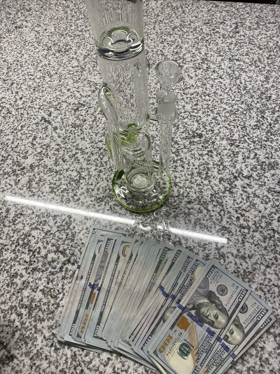 carlosflores187's tweet photo. Doing a give away 

[1] green recycler bong + $2,000 cash 

To enter:
•must be following me 
•Rt &amp; like this post 
•tag friends 
•reply with what you’re doing for 4/20 https://t.co/qB6Ytnyhk1