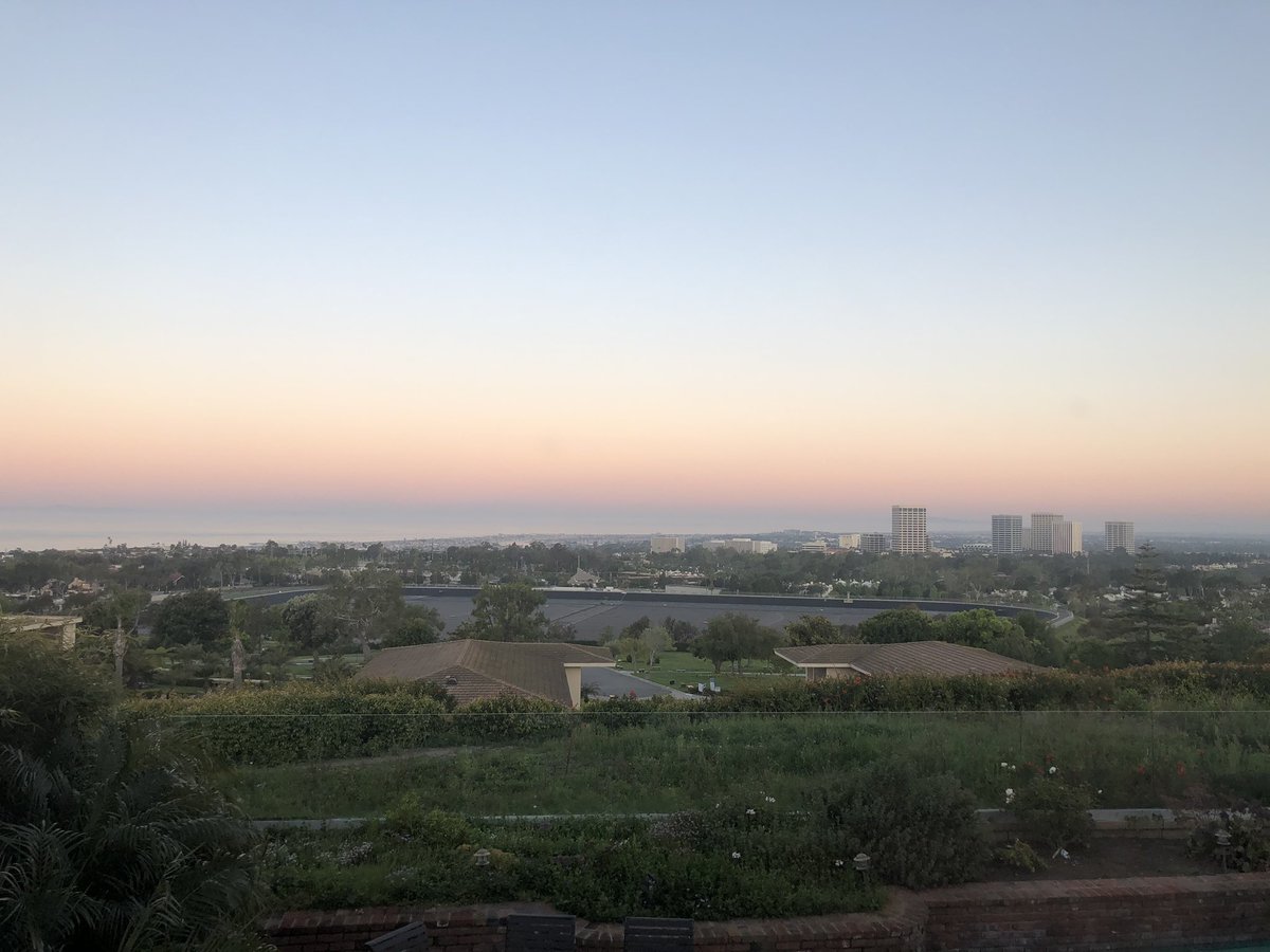katierutledge's tweet photo. @neongolden Please enjoy an extra long Perry stretch and a SoCal sunrise! https://t.co/ZezvyDoXT1
