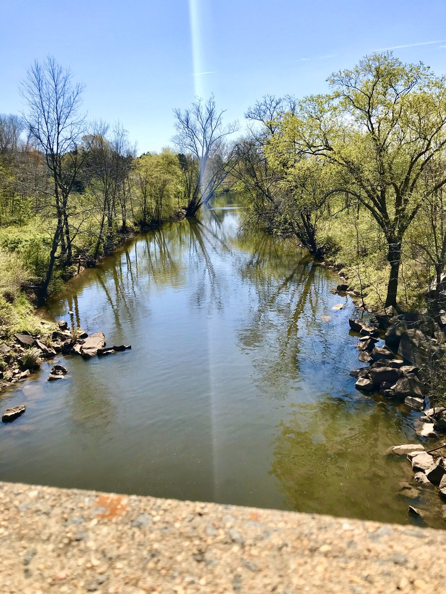 running_trav's tweet photo. New discovery today!😅 108/200 done✅ #200milespringchallenge #irun2020 #runsolo #socialdistancing #runnerdad #newbalance #nbrunning #alwaysinbeta #thereisnofinishline #runnersofinstagram #runnerscommunity #potomacriverrunning #PRSpringBucketList https://t.co/fsyp1we5zO
