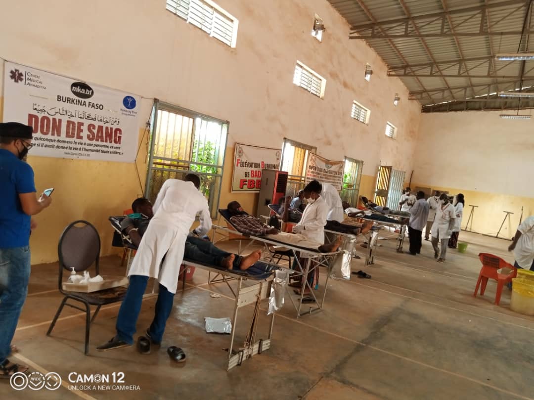 Ahmadiyya_BF's tweet image. La jama'at  Isamique Ahmadiyya du Burkina Faso en particulier celle de Ouagadougou a organisé un don de sang en vu de soutenir le centre national de transfusion sanguine qui est présentement en pénurie de sang due à la pandémie du covid19