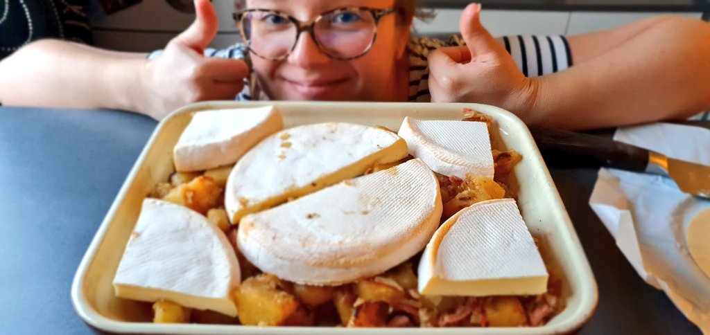 Metrokun's tweet photo. La tartiflette de @Smajys #GoMomo https://t.co/2G9bBZwbhH