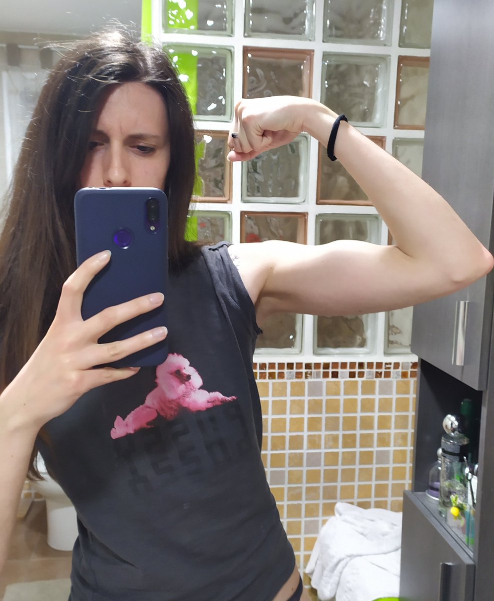 DollCion's tweet photo. Cuando vuelva al curro voy a necesitar fuerza para echar a la gente del bar porque no van a querer irse. Así que aprovecho el tiempo. #mazadas
(Muero de vergüenza con la foto de verdad 🥺) https://t.co/Nrdvra1kDH
