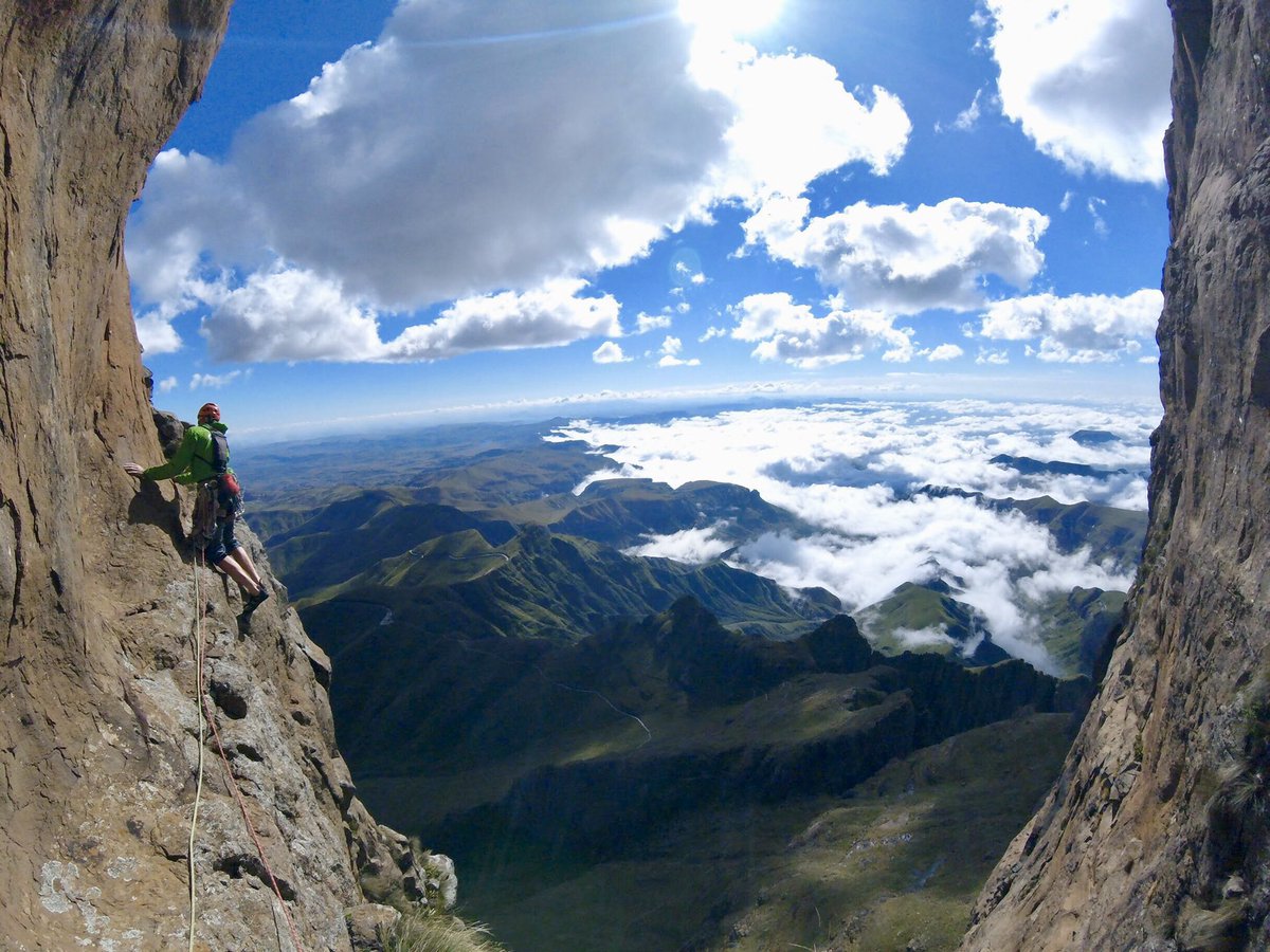 Keen on some #Drakensberg views β° https://t.co/TBxsAjch4Y