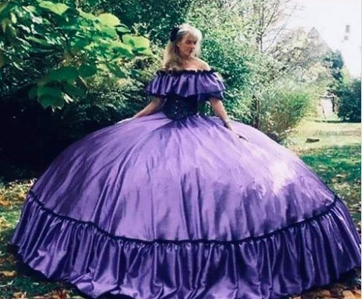 JTillx's tweet photo. My social distancing dress just came in 😉😄 https://t.co/lMmYGTTev4