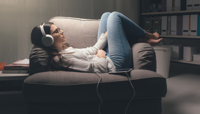 OpenUniversity's tweet photo. From controlled breathing to visualisation - here are 5 tips for relaxing during lock-down from #OUacademic @MathijsLucassen 👇

https://t.co/6bfFevwijX

#WeAreTogether https://t.co/JhqU6CpNIt