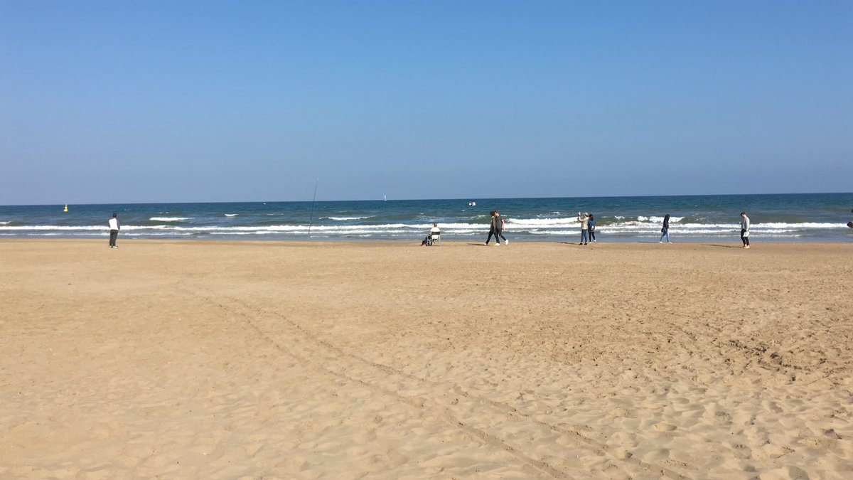 probably_noah's tweet photo. Miss this beach in Valencia Spain ๐ช๐ธ #beachless https://t.co/yhneWLZ3vO
