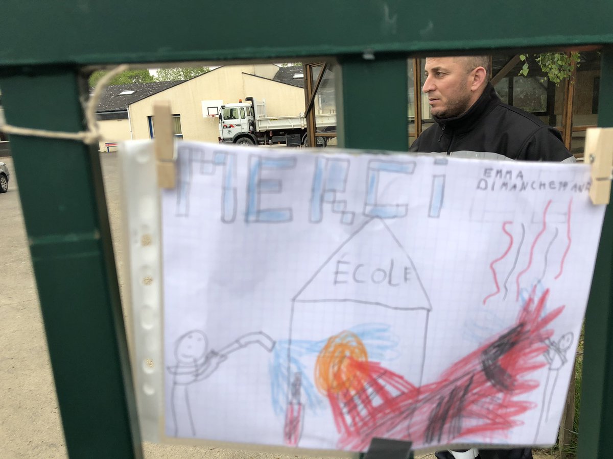 guilhome35's tweet photo. Je vous remercie tous pour les propositions d’aide, de matériel! Je remercie encore les pompiers, les gendarmes, mes agents qui se sont rendus disponibles! Nous trouverons une solution pour que nos enfants puissent continuer à aller à l’école! 2/2 https://t.co/zLo9btQRJW