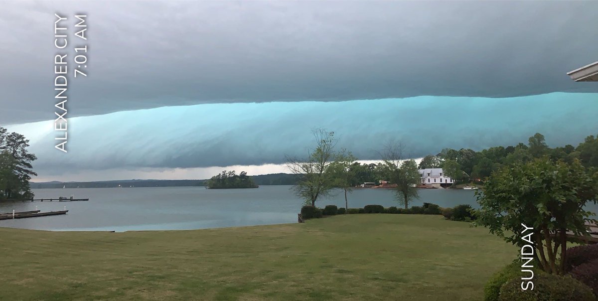 ChaSharpe's tweet photo. ⁦⁦@spann⁩ Lake Martin Clouds before storm hit this morning. https://t.co/xaIO0EWMsJ