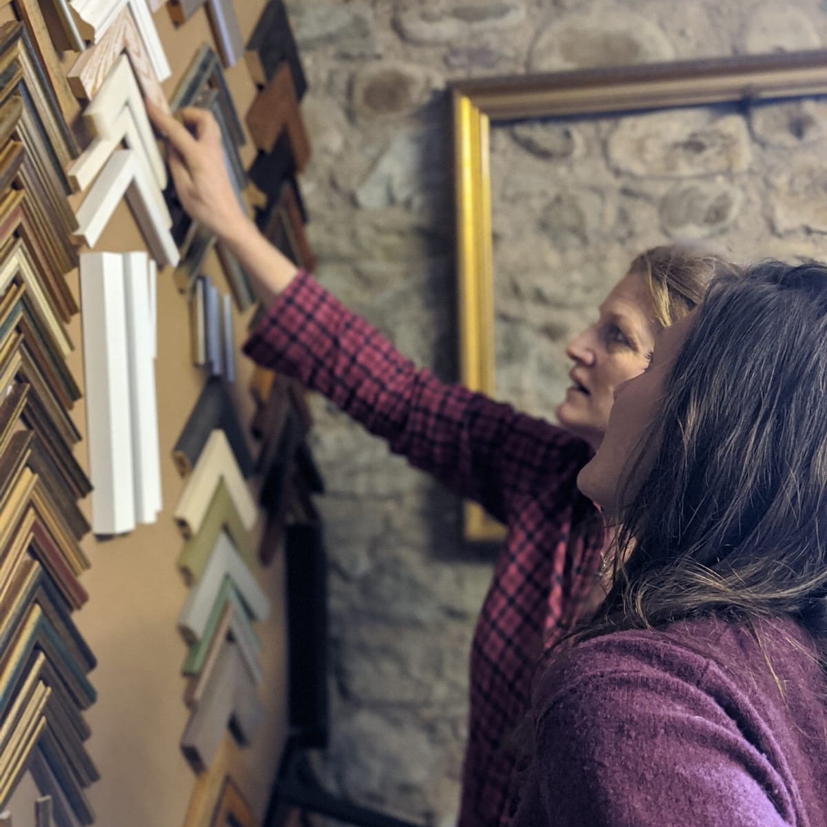 Our artist and framer have been getting ready for our exciting announcement this Tuesday, stay tuned! Hope you have all had a great weekend 🖌🧡 #reasonstobewild #wildlife #artist #framer #art #wildlifeart #drawing