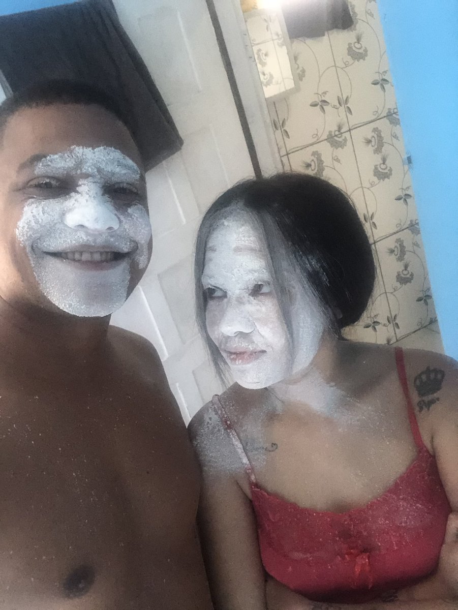 dgfuznav's tweet photo. Não gosto dessa brincadeira da farinha não viu, Douglas !!!@JuBarbosa995 

🤪😂 #tagcasal #desafiodafarinha #casal #quarentena #felicidade #nós #casalfeliz #tiktok @laneeoficial https://t.co/0gNcXV4ZfY
