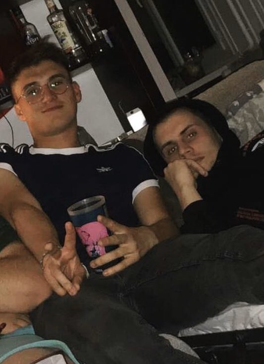 YEsport's tweet photo. @Makyntouf @IIllIlIIIlIIIl Non mais les gars ! Vous rigolez ! Regardez vous ! https://t.co/UvMdgsIsOw