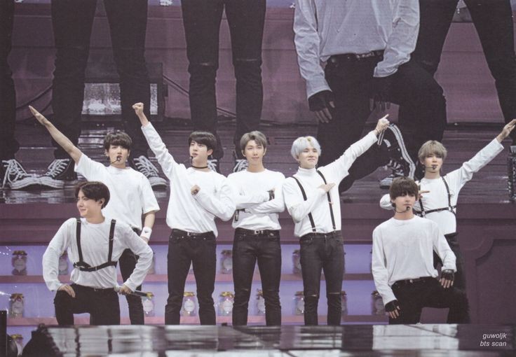 pluviophileami's tweet photo. "Guardians of Army Bomb"💜
#BTS4thMuster
#WePurpleYouBTS
#ThankYouBTS
#WeLoveYouBTS
#BANGBANGCON_D2
#BangBangConWithARMY
#BTS_concert_at_home
#BTSARMY
#BTS https://t.co/Ck3m2yCUWj