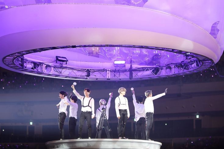 pluviophileami's tweet photo. "Guardians of Army Bomb"💜
#BTS4thMuster
#WePurpleYouBTS
#ThankYouBTS
#WeLoveYouBTS
#BANGBANGCON_D2
#BangBangConWithARMY
#BTS_concert_at_home
#BTSARMY
#BTS https://t.co/Ck3m2yCUWj