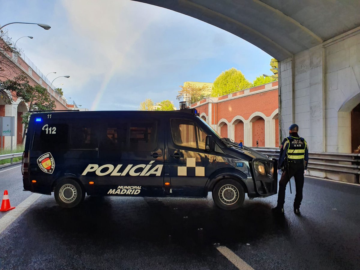 PoliciaUCS's tweet photo. Al final del túnel siempre sale el Sol. https://t.co/YXZyM3m5Ox