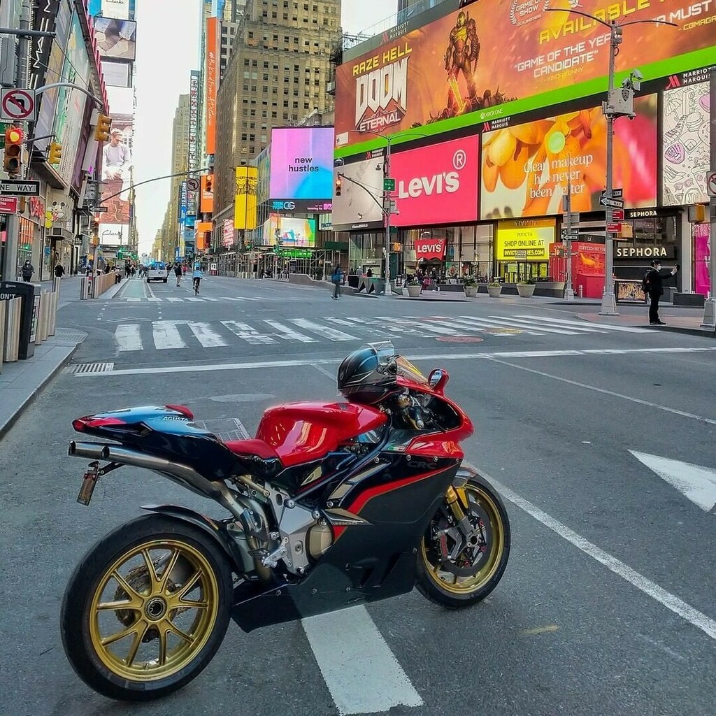 WeirdoFalcon's tweet photo. Beauté indémodable.

Thanks to @mvagustamotor and @arthurmlee  for this picture.

#motorcycleart  #moto #motos #motorcycle #motogirl #motorbike #motorbikes #motorcycles #motorcyclesofinstagram #motorcyclelife #mv #mvagusta #mvagustaf4 #f4 #ferrari #mvagu… https://t.co/C6zM46ftL8 https://t.co/ghBYBNaekJ