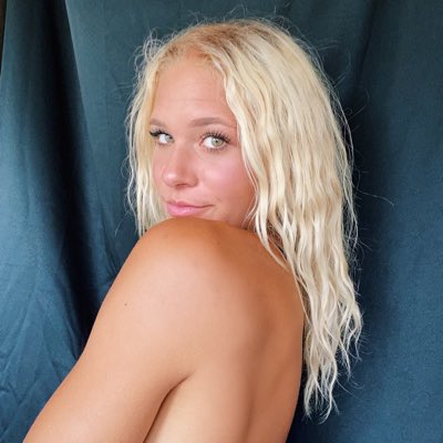calyxharmony's tweet photo. #NewProfilePic https://t.co/ev9fz9xUnj