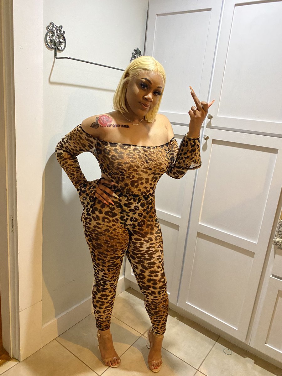 qveenque's tweet photo. She A Li Gangsta, I Like Her Complexion 😈
#NASTY19🤪 https://t.co/nZX2nvAgmn