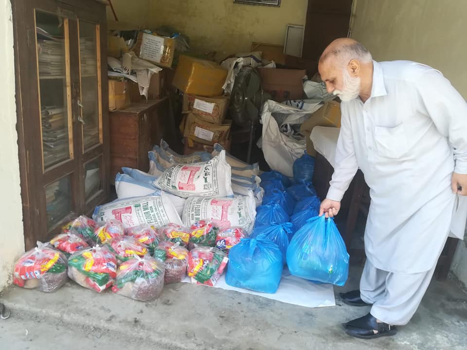 SaibanDevelopm1's tweet photo. Food packages ready for distribution among the volunerable community of khazana dheri, Kati Garhi and Bagh e Irum District Mardan.
Saiban Development Organization Mardan (SDO) = 100 families

With the Collaboration of Shirkat Gah women resource center https://t.co/o3kqbaX8g6