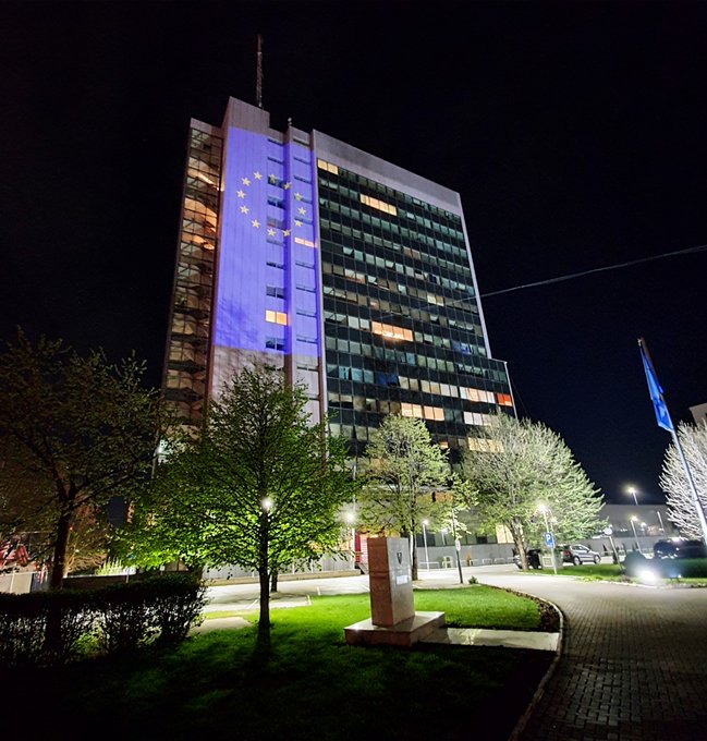 View image on Twitter