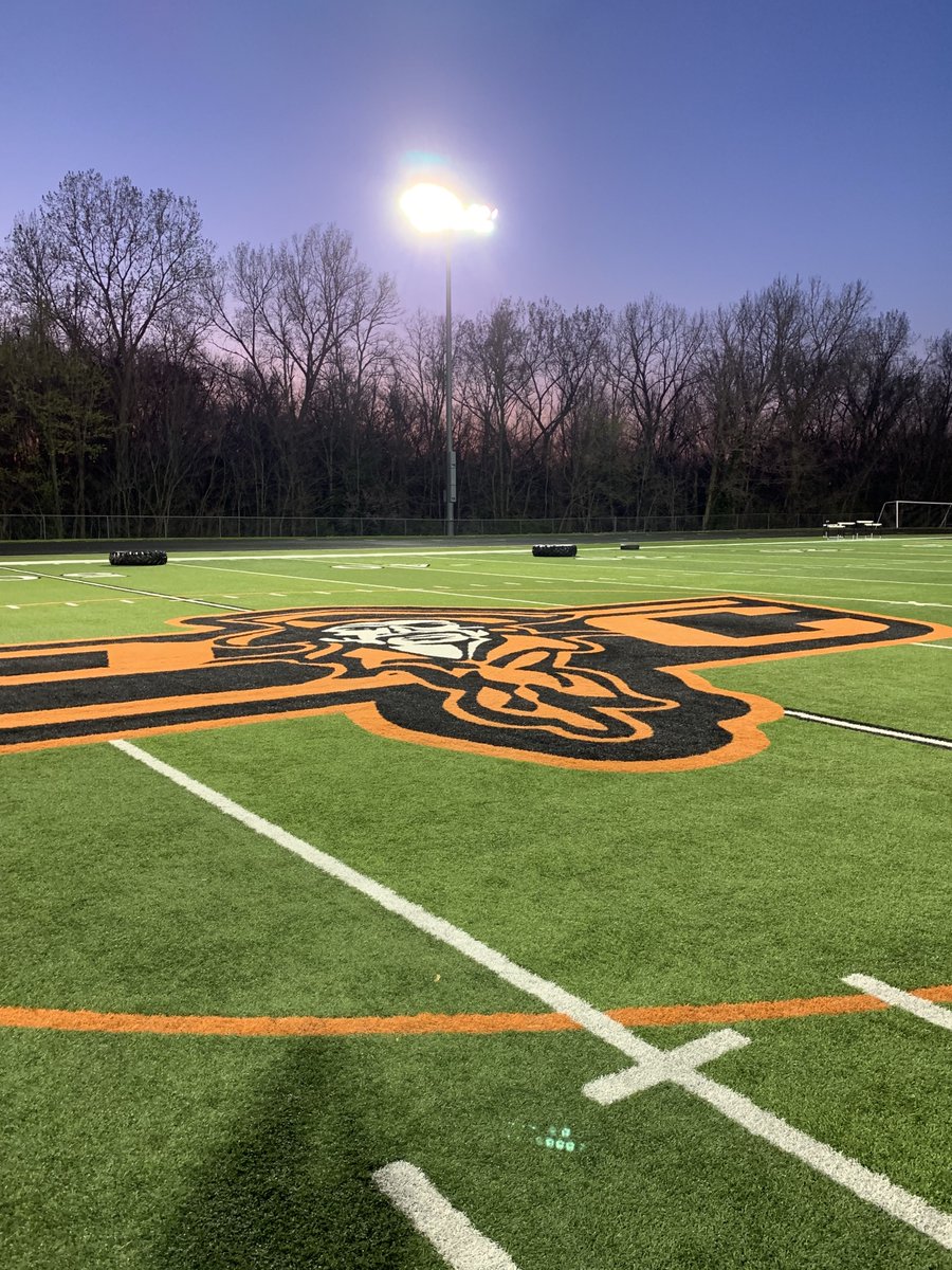 JayWHarris's tweet photo. Field lights shining in honor of PCHS class of 2020, and all students that lost this spring season.  We celebrate your past, present and future achievements.  Nothing will stop your journey of excellence! @PlatteCountyR3 @LauraDHulett @PCADCOACH @middleton_coach @DrMikeReik https://t.co/pAvgHm34CV