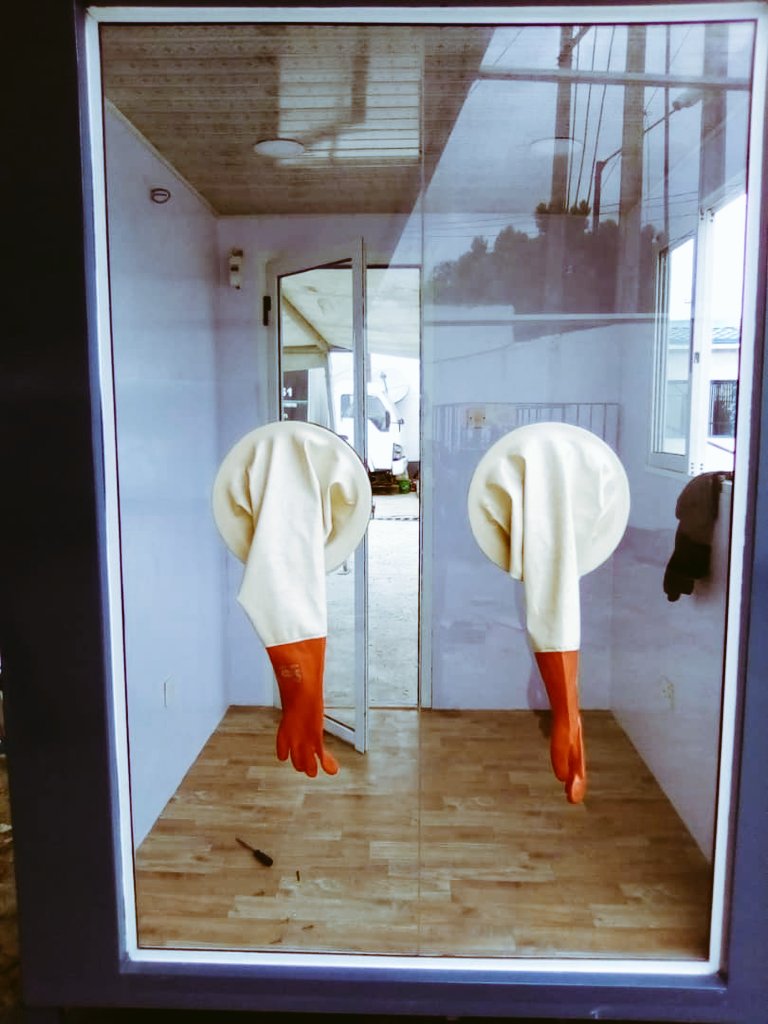 NaijaFlyingDr's tweet image. Since I posted this my mentions and dms have gone crazy.

Had so many questions.
Why did I design it? How does it work?  What is a walk in testing booth Etc 

So here is a short thread explaining how walk in testing booths save lives and money

#thread #TheResistance